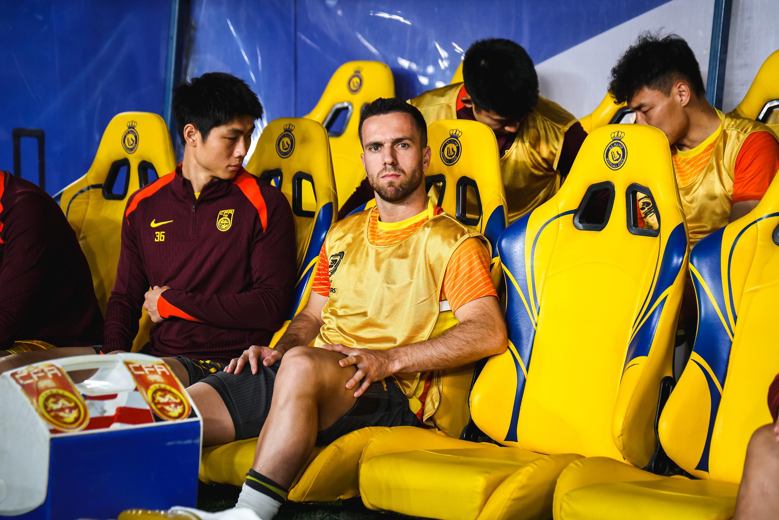 亚洲足球赛场上绝技频现，实力碰撞火花四溅的简单介绍